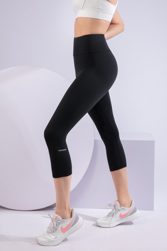 Women’s Black Seamless Quick Dry Breathable Fitness Workout Yoga Capris